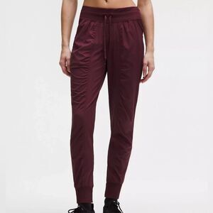 Lululemon Athletica Size 4 Dance Studio Jogger Burgundy
